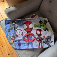 Spidey duvet set (cot/ toddler bed size)