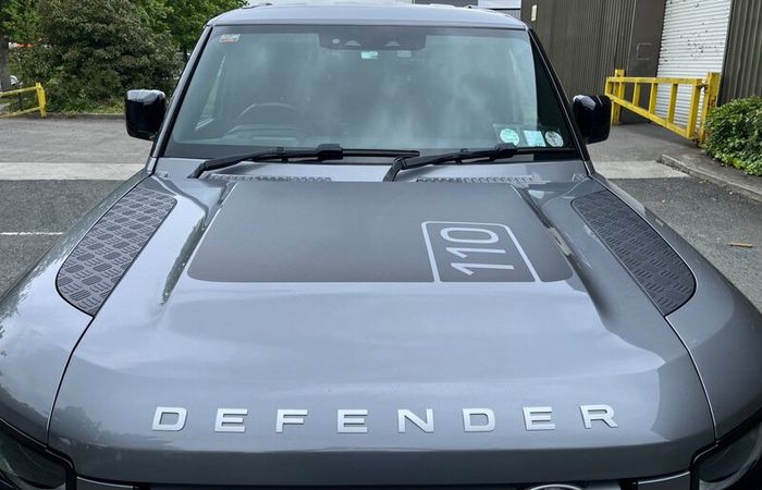 Land Rover Defender 2021