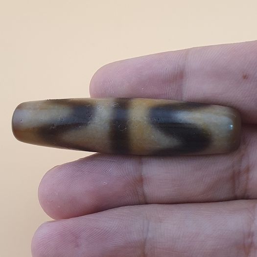 Vintage Himalayan Tibetan Zigzag Pattern Agate Bead Amulet
