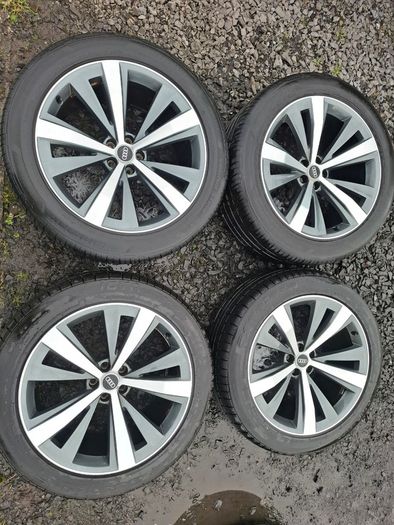 21" Genuine Audi Q8, Q7 Alloys with tyres