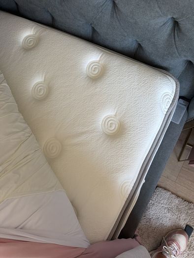 king size bed with mattress