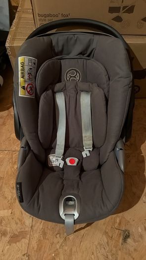 Cybex Cloud Z i-Size Infant Car Seat and Cybex, Modular Isofix Base Z