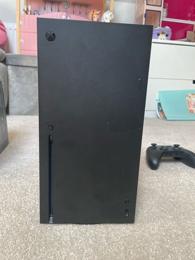 xbox series x ( comes with controller box and cables aswell )