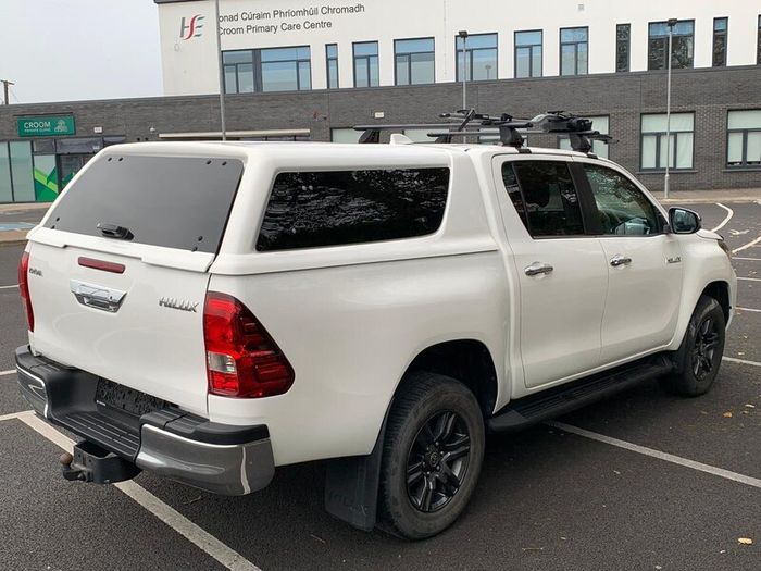 Toyota Hilux SR5 2.4L Full Leather, Canopy, Low KM