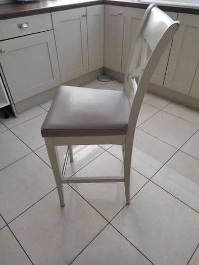 Kitchen Table and Chairs x4