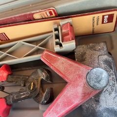 Wet Tile Saw and extendable table, and case of tools for measuring and cutting tiles