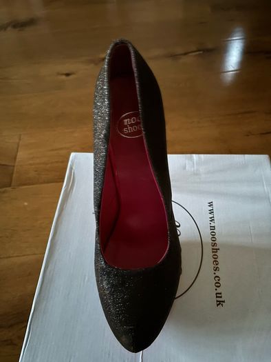 Brand new Noo glamorous size 44 glitter stiletto heels with platform