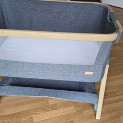 Tutti Bambini CoZee Bedside Crib (Oak/Charcoal) with Travel Bag - Excellent Condition