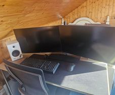 2 LG 27" monitors with Swivel Stand