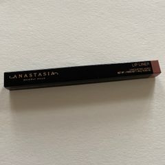 Anastasia Beverly Hills lip liner in hazelnut