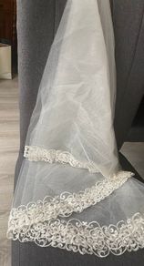 Ivory Veil with lace