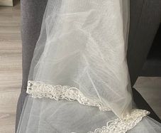 Ivory Veil with lace