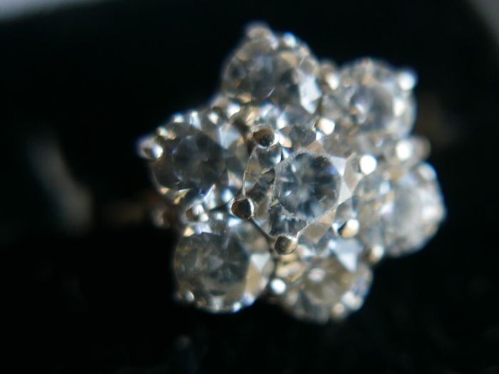 Vintage 9Ct Solid Gold 375 Beautiful Cubic Zirconia Ring 3,99g