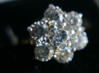 Vintage 9Ct Solid Gold 375 Beautiful Cubic Zirconia Ring 3,99g