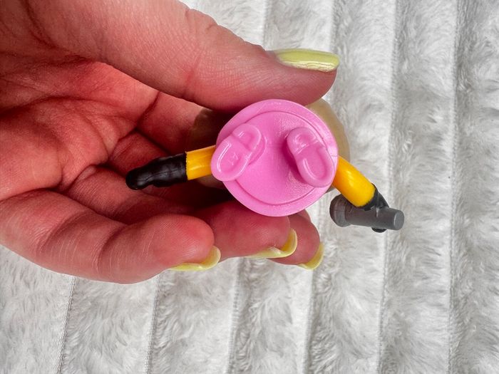 2019 Singer Mom approx. 5.5 cm. McDonald's Minion Action Figure Despicable Me Rise of Gru Used Please see photos