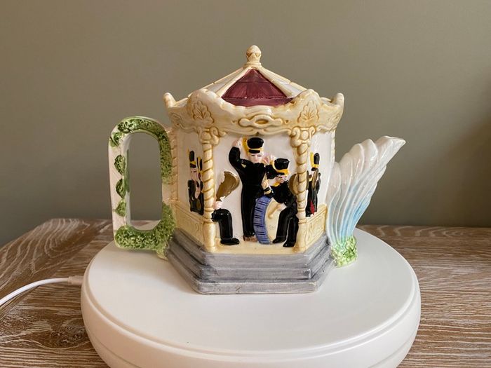 Leonardo Collection Vintage Collectable Tea pot, Band Stand