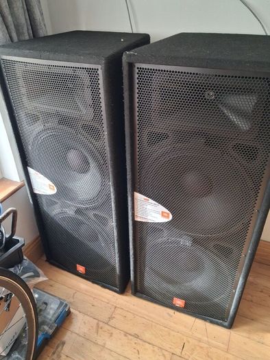 DJ speakers