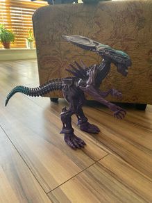 Queen Alien figure