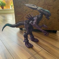 Queen Alien figure