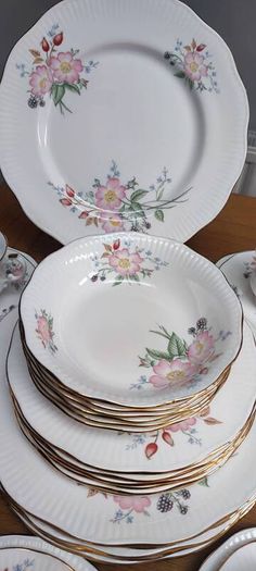 Dinner Set Elizabethan Hand Decorated Fine Bone China England
