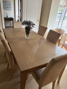 Solid oak dining table and 6 dining chairs