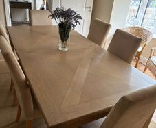 Solid oak dining table and 6 dining chairs