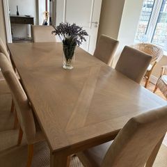 Solid oak dining table and 6 dining chairs