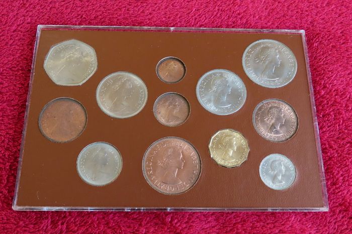 Collectors lot Vintage UK coins sets & coin stamp covers
