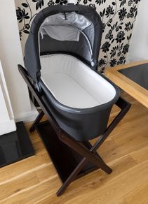 Uppababy bassinet stand (excellent condition)