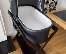 Uppababy bassinet stand (excellent condition)