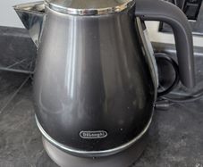 Delonghi Icona Metallics 4-Slice Toaster and kettle