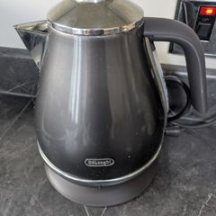 Delonghi Icona Metallics 4-Slice Toaster and kettle
