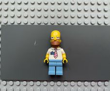 lego simpsons sim001 Homer Simpson minifigure - Shirt with Tie and Badge