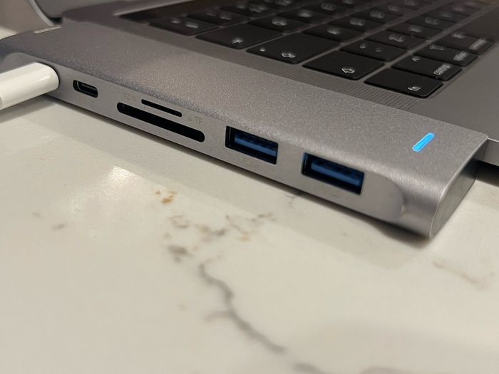 Macbook Pro 2019 Touchbar and accessories - Great condition