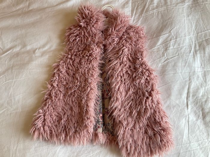 Girls gorgeous pink fur gilet from Zara 5 6