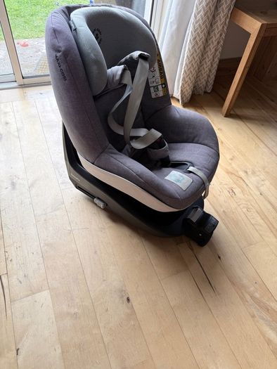 Maxi-Cosi Car Seat + 2wayFix ISOFIX Base