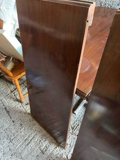 Vintage maghoney  table .  With extending  winder
