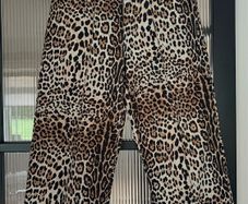 Gallery wide leg, cropped jeans size 12