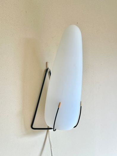 1 x Mid Century Philips Louis Kalff Wall Light Sconce, Opaline Milk Glass Black Wire Frame, 70s Dutch