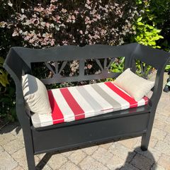 wooden bench
