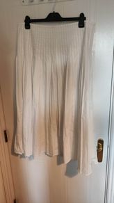Gallery White Pleated Skirt  Elegant & Flowing (UK 16 / EU 46)
