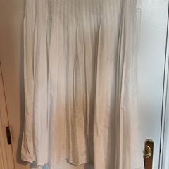 Gallery White Pleated Skirt  Elegant & Flowing (UK 16 / EU 46)