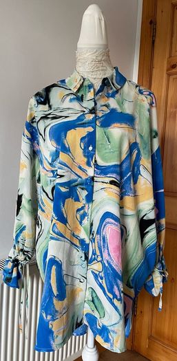 Pieces Oversized blouse shirt size Medium 10 to 12 New with tags