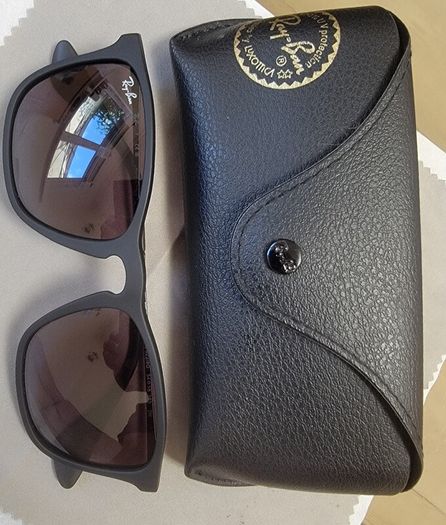 Ray.Ban .Chris