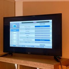 32 - inch TV HD / not smart / no remote control