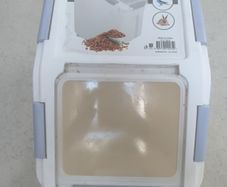 Pet food storage bin