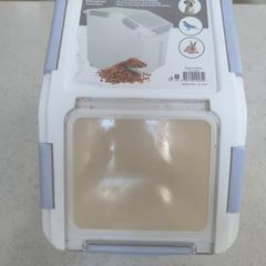 Pet food storage bin