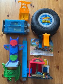 Hot Wheels - Set of various launchers