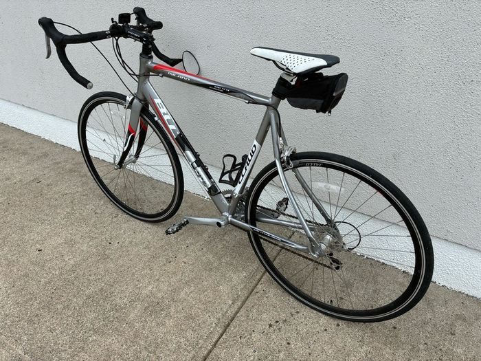 Claude Butler Bicycle 27 inch wheels. 18 speed.