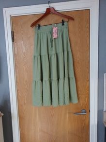 Shein Green Skirt.  S. M - 12.    B.N.W.T